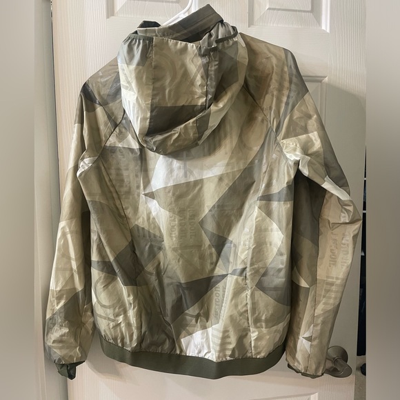 Nike Shield women’s reflective hooded running jacket, M - Picture 5 of 5